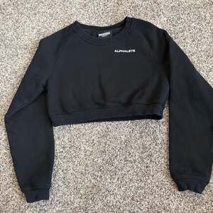 Alphalete Black Cropped Crewneck Sweatshirt Women’s XS Logo Fleece Gym Pullover